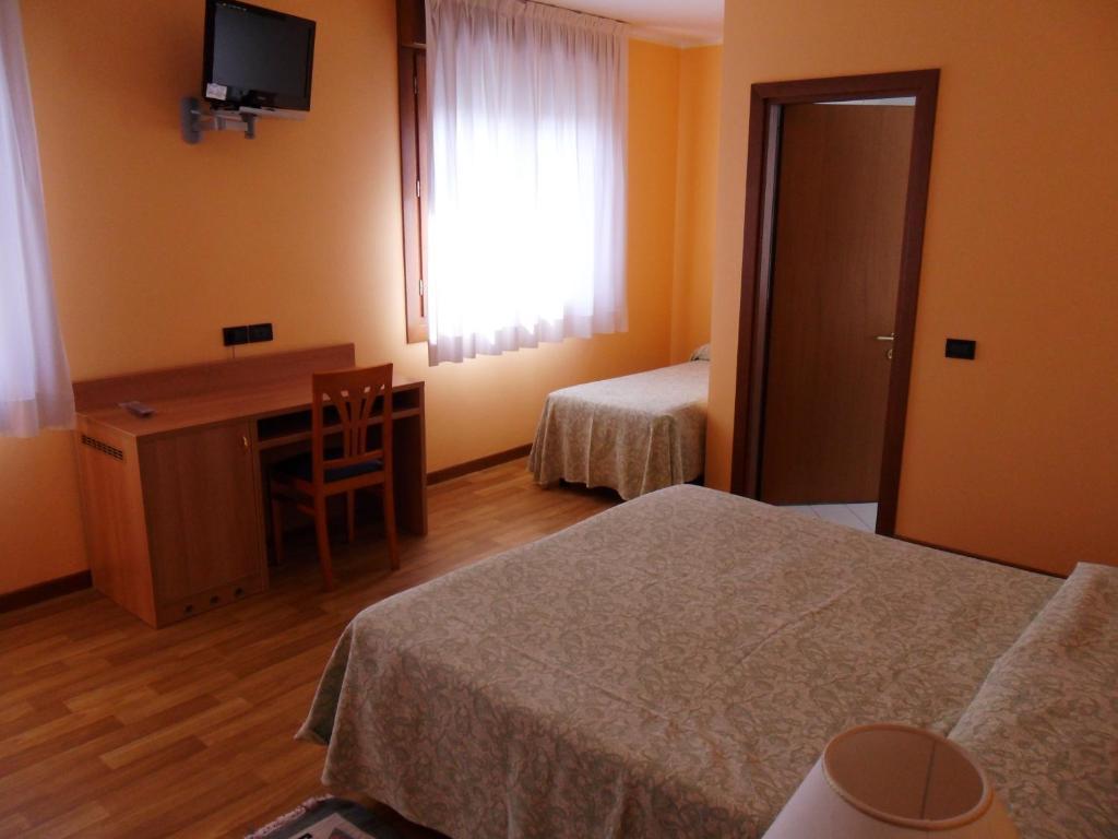 Hotel Ristorante Al Bassanello Bassano del Grappa Zimmer foto